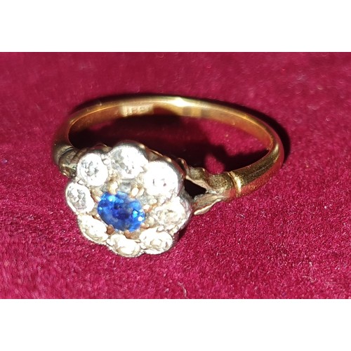 131 - Vintage 18ct gold Sapphire cluster ring