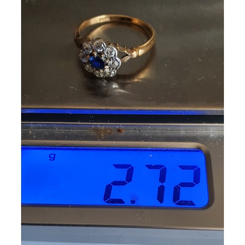 131 - Vintage 18ct gold Sapphire cluster ring