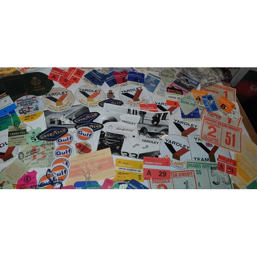 100 - Selection of vintage old motorsport / British GP memorabilia including tickets, passes, press photos... 