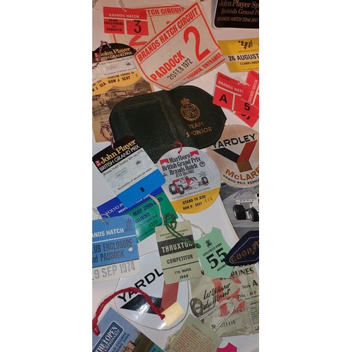 100 - Selection of vintage old motorsport / British GP memorabilia including tickets, passes, press photos... 