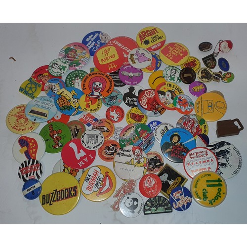 140 - Box of vintage badges Inc McDonald's, Wimpy etc.