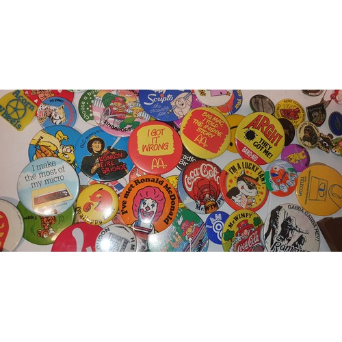 140 - Box of vintage badges Inc McDonald's, Wimpy etc.