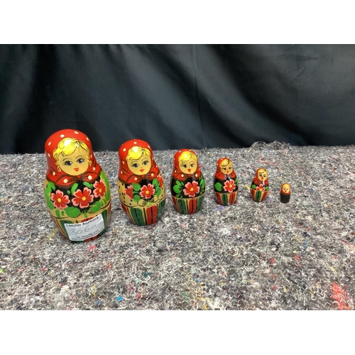 306A - Lot of Vintage Russian Dolls