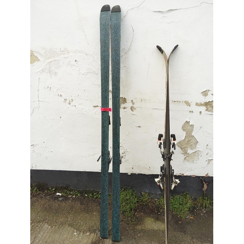 378 - Lot of Vintage Skis