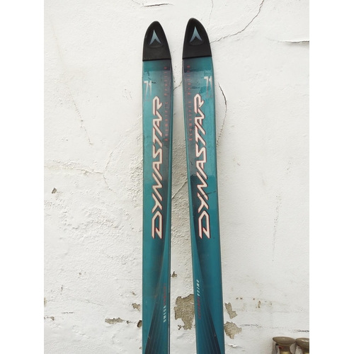 378 - Lot of Vintage Skis