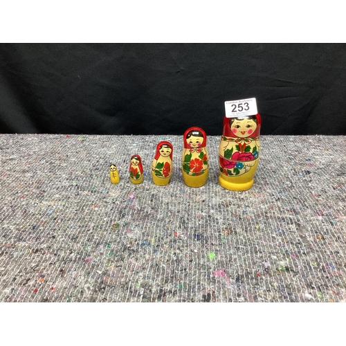 253 - Set of Russian Dolls