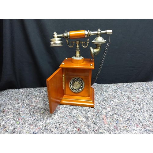 9 - Vintage Style Telephone