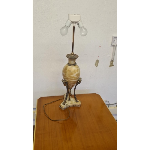 942 - Good Quality Table Lamp