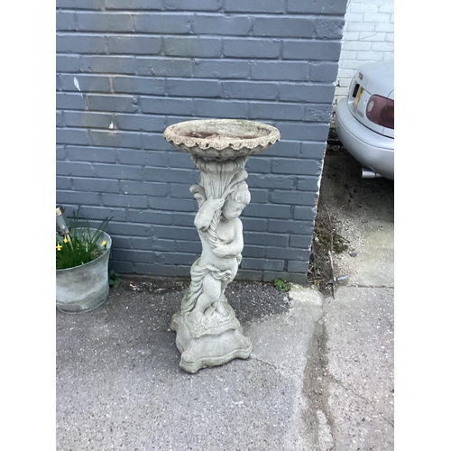 928 - Good Quality Concrete Bird Bath