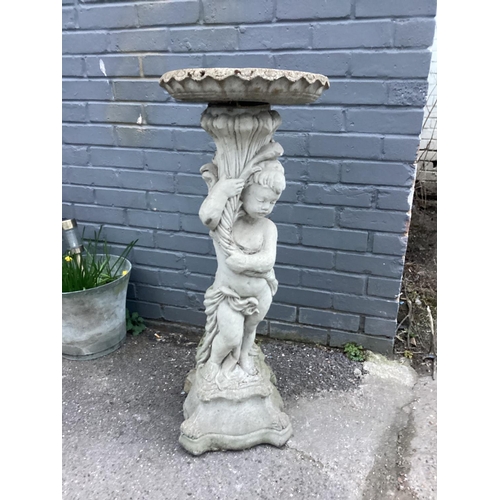 928 - Good Quality Concrete Bird Bath