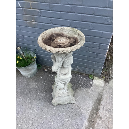 928 - Good Quality Concrete Bird Bath