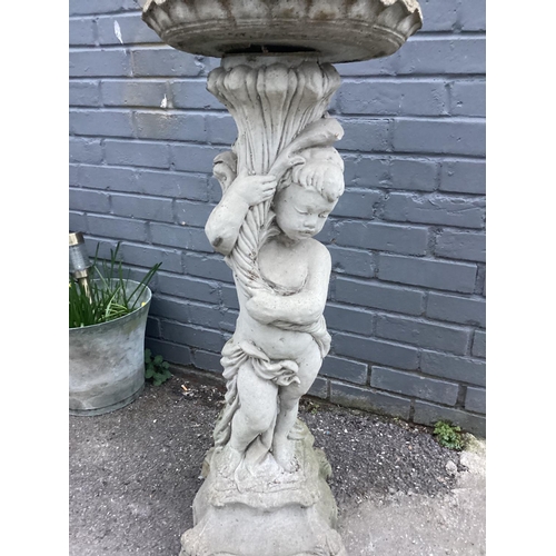 928 - Good Quality Concrete Bird Bath