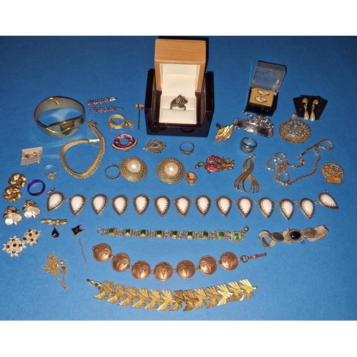 47 - Selection of unsorted house clearance vintage jewellery etc.