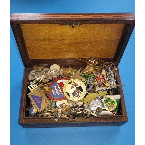 45 - Old wooden box containing a large selection of vintage pin badges etc.