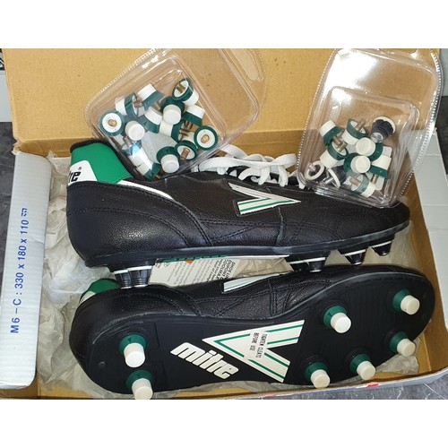 27 - New and boxed vintage pair of Mitre football boots - Size 9