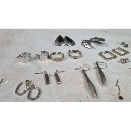 95 - Good Lot of Various Vintage Pairs of Silver Earrings (48g)