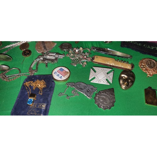 7 - Mixed good lot of interesting small items from house clearance Inc Jewellery, Coins, Badges etc - Un... 