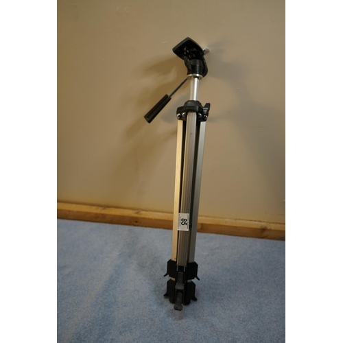 85 - Qualide Camera Tripod