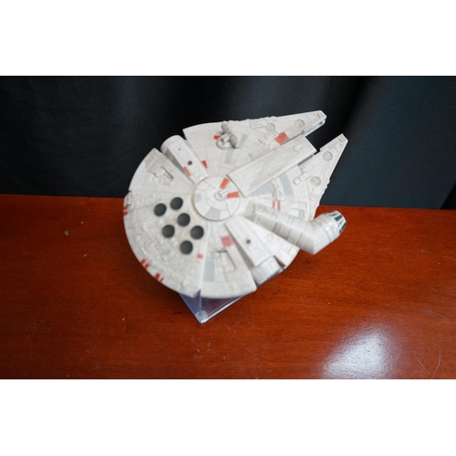 504 - Star Wars Millenium Falcoln model