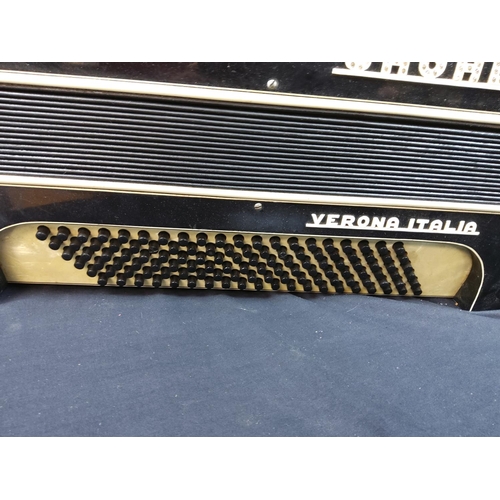 557 - Casali Verona Italia Accordion