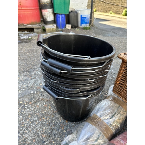 559 - Lot of 8 Unused Plastic Buckets