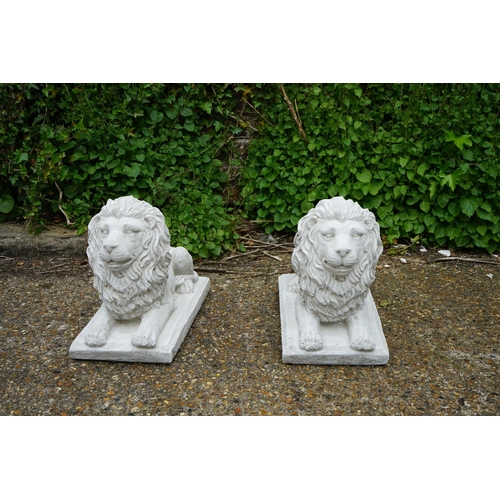 755 - Cast Concrete Garden Statuary-Pair of Lions (35cm)