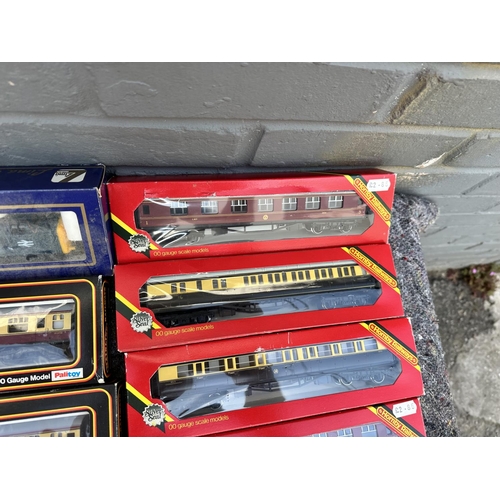 517 - Lot of Hornby Mint and Boxed Hornby, Triang, Lima etc Locomotive and Carriages