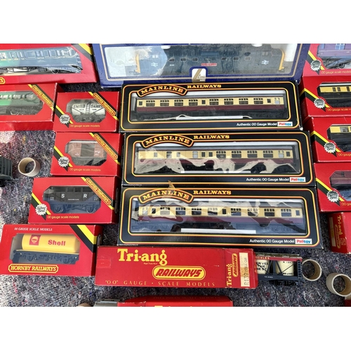 517 - Lot of Hornby Mint and Boxed Hornby, Triang, Lima etc Locomotive and Carriages