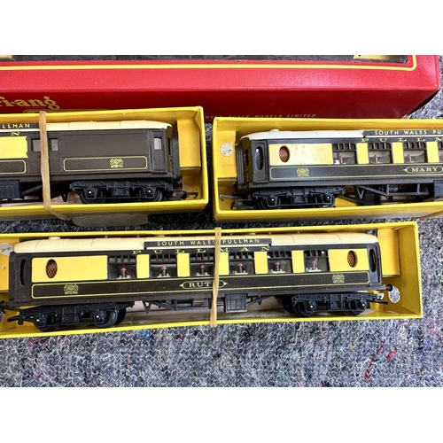 586 - Triang Railways South Wales Pullman Set (Boxed)