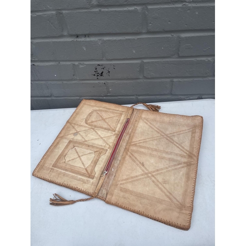 666 - Vintage Leather Hide Folio