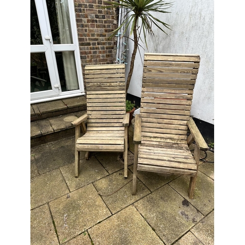 807 - Good Quality Pair of Teak Lounger/Patio Chairs