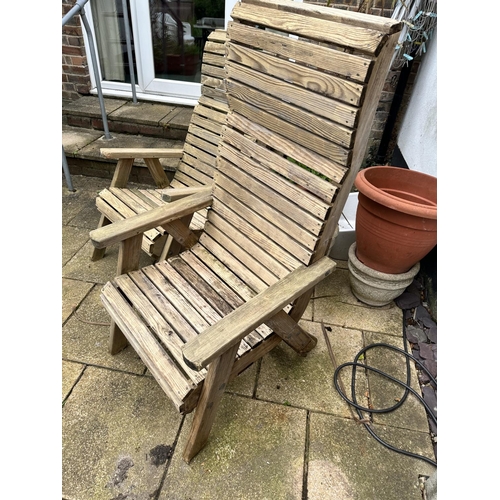 807 - Good Quality Pair of Teak Lounger/Patio Chairs