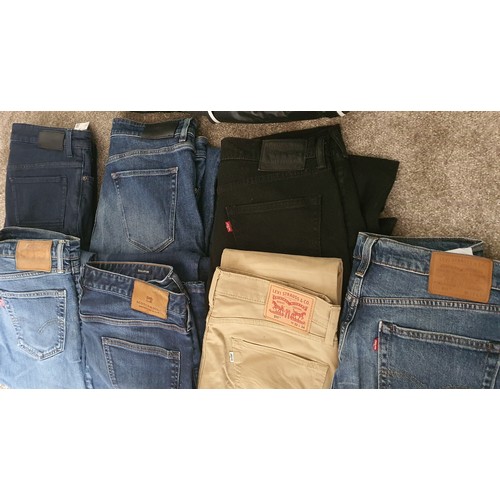 98 - Good lot of mens Jeans and a Valentino suit including Hugo Boss, Levis etc.