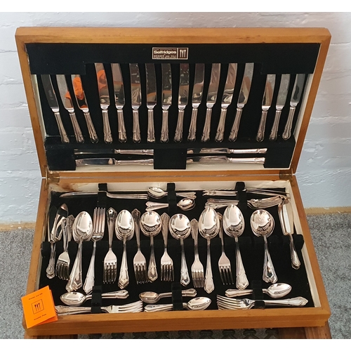 3A - Lovely vintage Webber & Hill 10 Person Yale Canteen of ancestor plate cutlery in wooden box