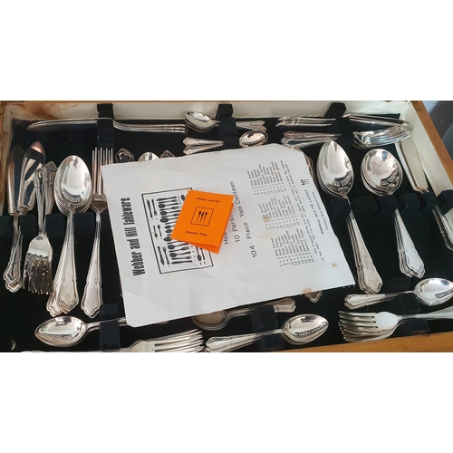 3A - Lovely vintage Webber & Hill 10 Person Yale Canteen of ancestor plate cutlery in wooden box