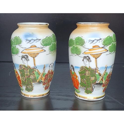 103 - 2x Small Hand Painted Oriental Vases