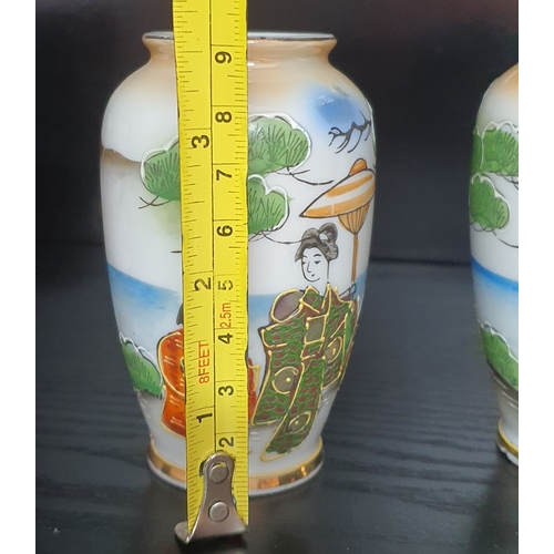 103 - 2x Small Hand Painted Oriental Vases