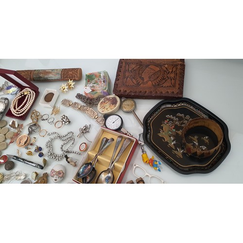 33 - Good selection of unsorted Smalls / Curios from House Clearance Inc coins, jewellery, watches etc.