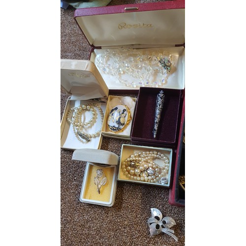 71 - Mixed lot of Jewellery including rings, pins, necklaces, chains etc. unsorted house clearance lot