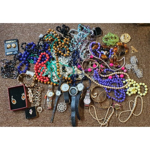 91 - Mixed lot of vintage costume jewellery / Watches etc unsorted house clearance lot