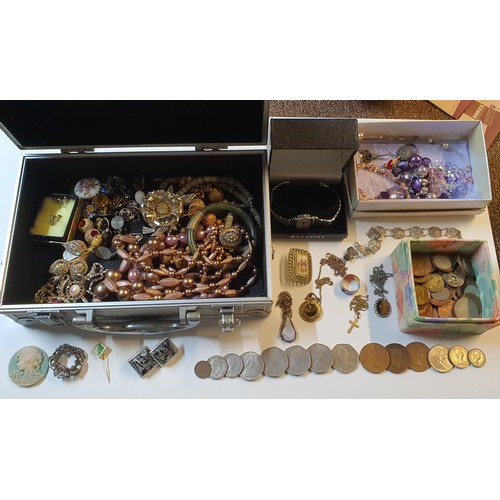 82 - Case containing mixed lot of small items including Jewellery etc.