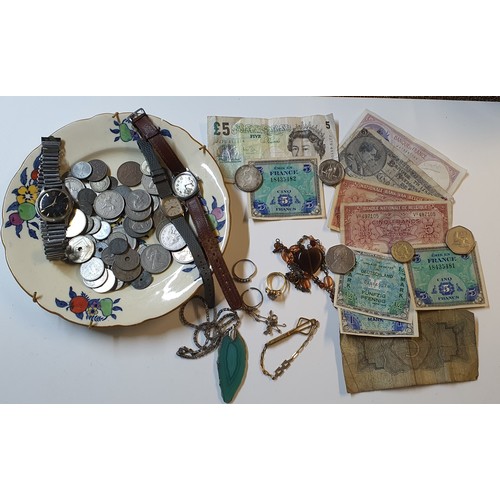 93 - Lot of coins and bank notes - vintage and world etc plus some jewellery items.