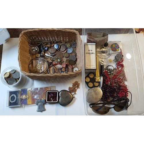 80 - Selection of mixed small items including Jewellery, coins, curios etc.