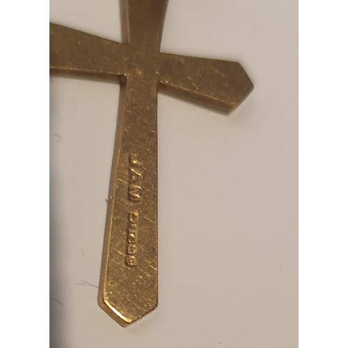 96 - 9ct Gold Cross