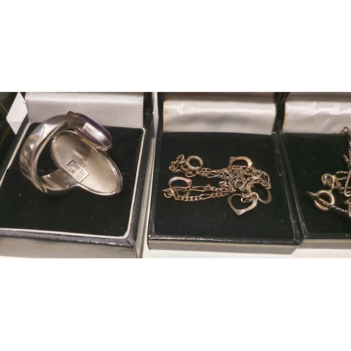 89 - Selection of hallmarked vintage silver jewellery items