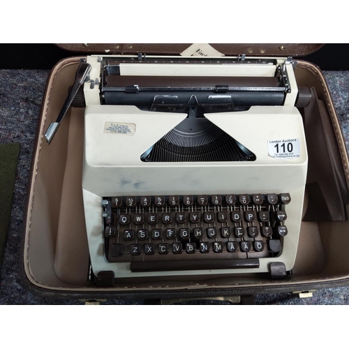 110 - Vintage Facit Privat Typewriter in Case