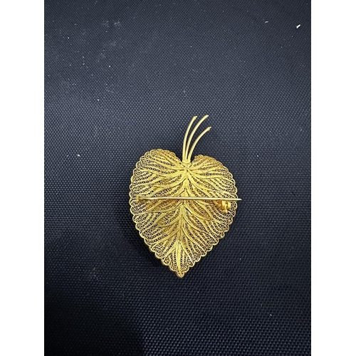 13 - 18ct Gold Brooch (8.75g)