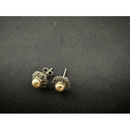 17 - Pair of White Metal and Pearl Earrings