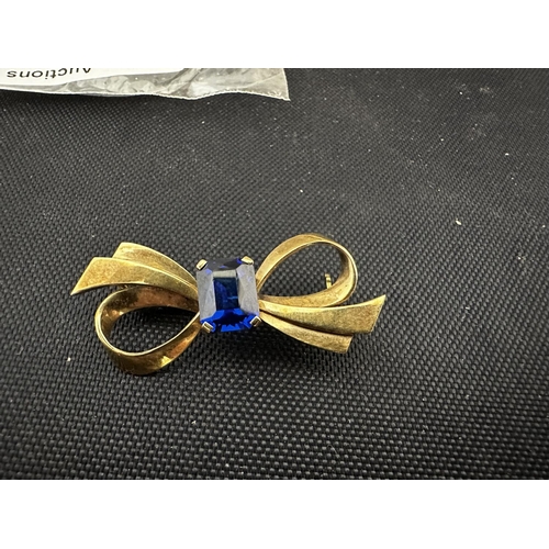 18 - 9ct Gold and Cobalt Spinel Bow Brooch (4g)