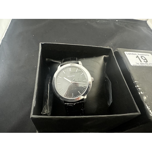 19 - Gents Accurist Wristwatch on Leather Strap